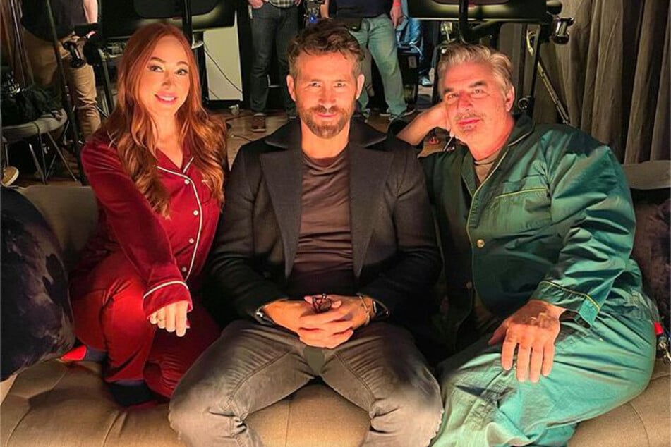 Peloton instructor Jess King (l.) wiped a photo from her Instagram on Thursday that she shared of herself on the set of Peloton's PR campaign with actor Ryan Reynolds (c.) and Chris Noth (r.).