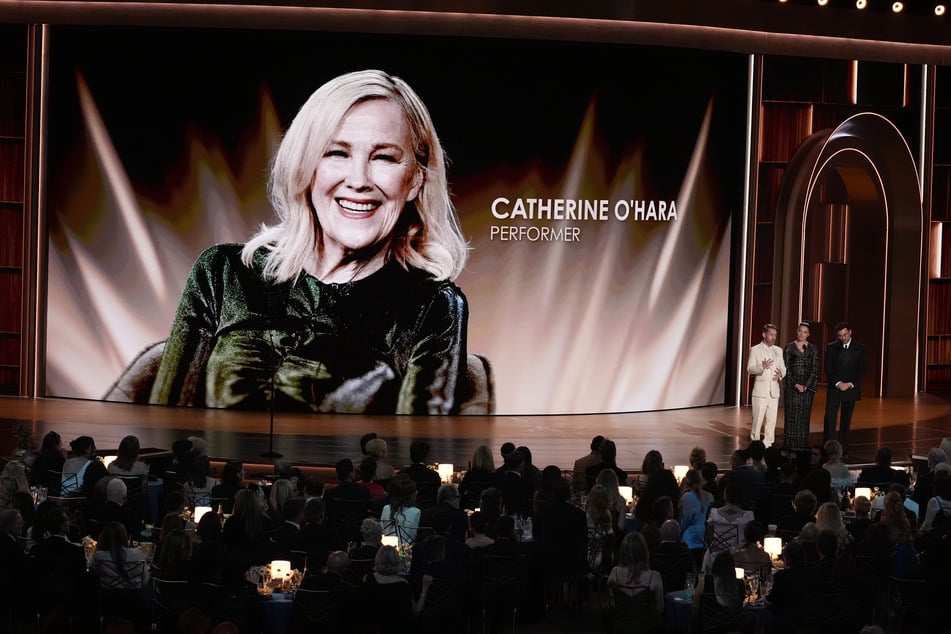 Schauspieler Macaulay Culkin (46) erinnerte in einer emotionalen Rede an seine verstorbene TV-Mama Catherine O´Hara (†71).