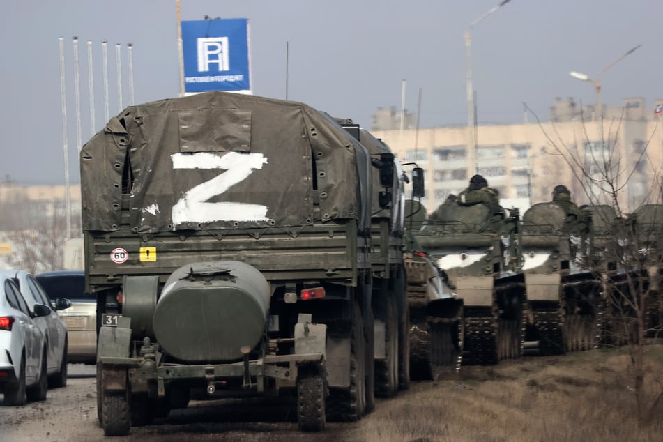 Der Buchstabe Z ist auf zahlreichen russischen Panzern und Militärfahrzeugen zu sehen. Er gilt als Symbol für die Unterstützung Russlands im Ukraine-Krieg.