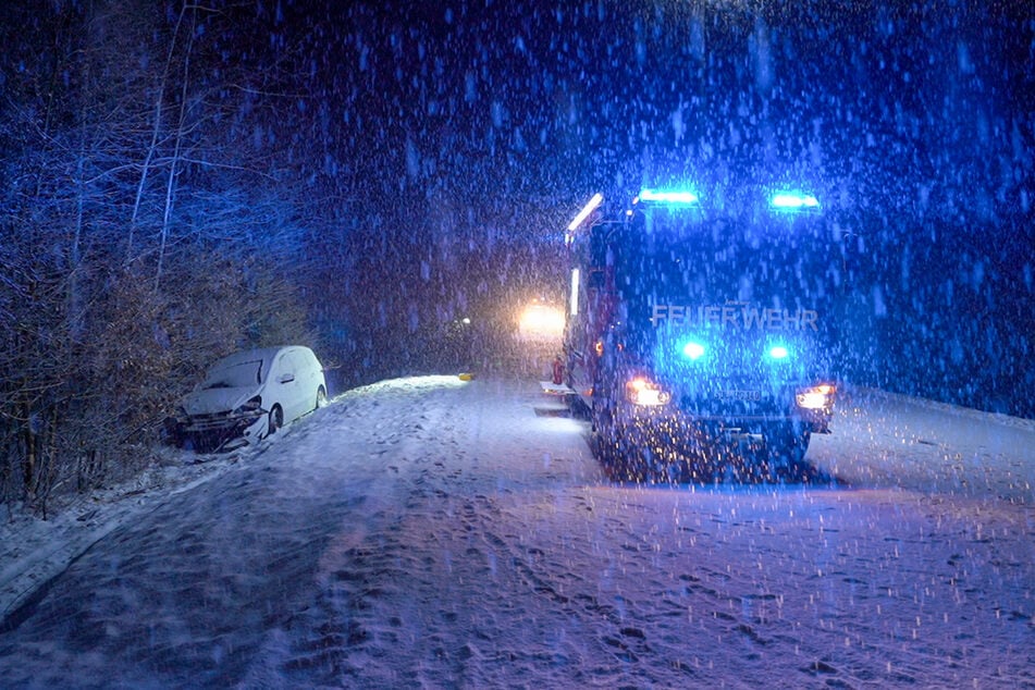 Heftiger Neuschnee und Glätte führten zu dem Zusammenstoß.