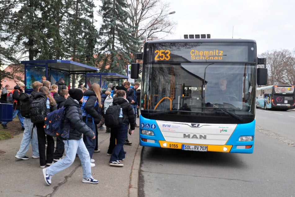 Viele Schüler sind auf den öffentlichen Nahverkehr angewiesen.