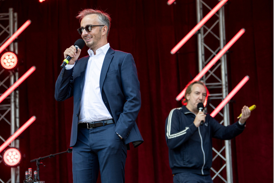 Auch Jan Böhmermann (41, l.) und Olli Schulz (48) gaben sich dieses Jahr die Ehre und nahmen auf der IFA einen Live-Podcast auf.