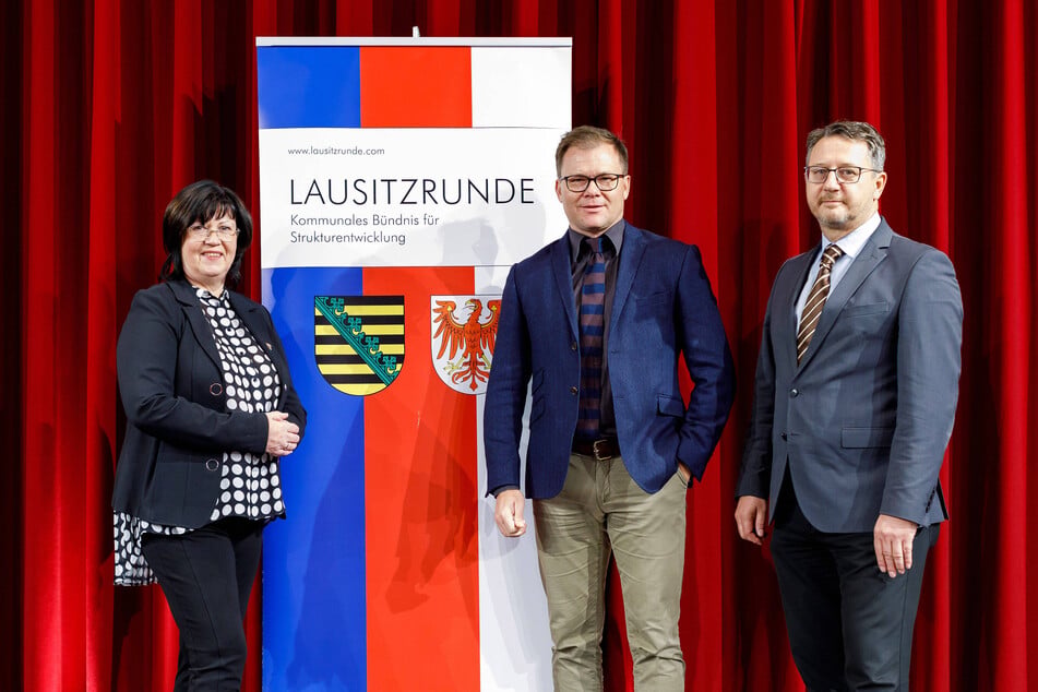 Bürgermeister Ralf Brehmer (59, SPD, r.) machte den Skandal im Gemeindeblatt öffentlich.