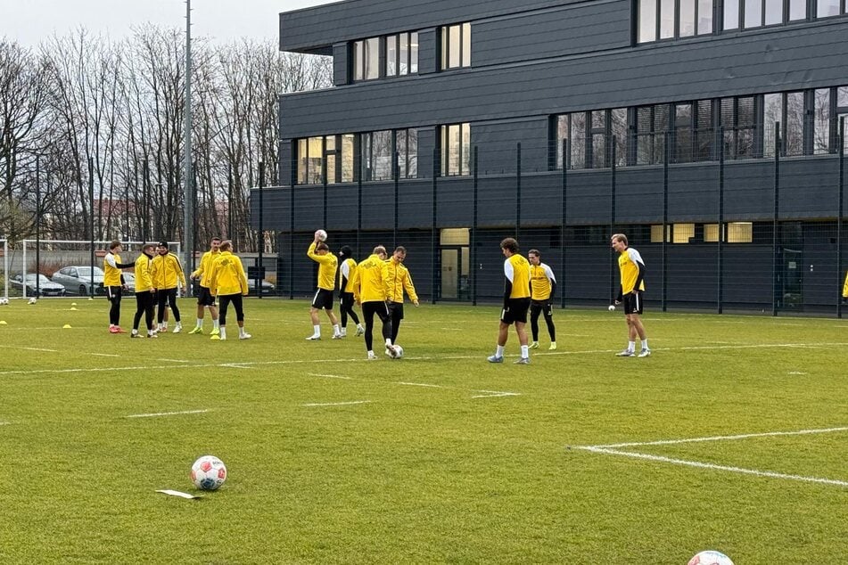 Die Dynamos bereiten sich auf das Zweitliga-Duell beim VfL Bochum vor.