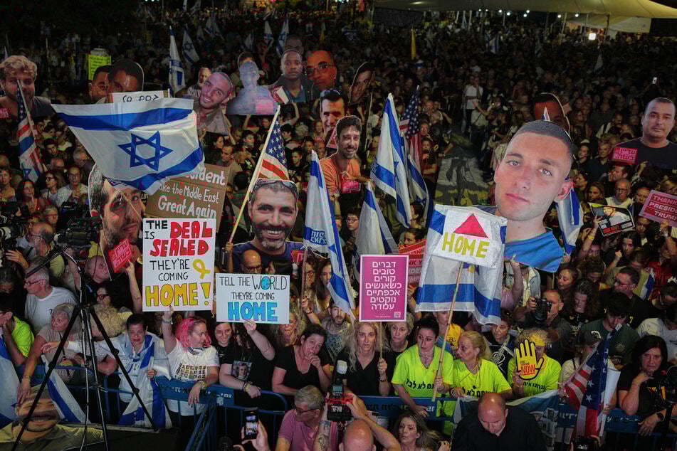 Auf dem "Platz der Geiseln" in Tel Aviv warten die Menschen auf die Rückkehr der Geiseln.