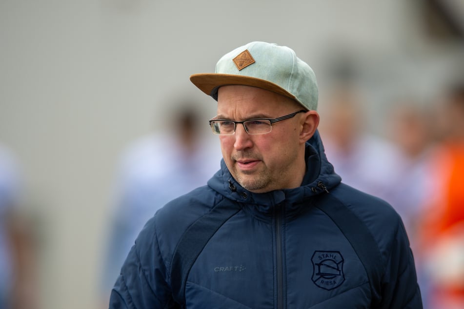 Vorstandsmitglied Sebastian Schwurack (42) geht die Abschiebung seines Spielers, für den der Verein monatelang kämpfte, extrem nahe.