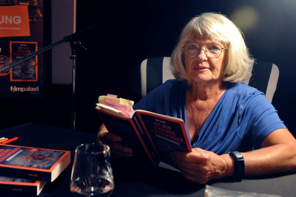 Gerichtsreporterin Gabi Thieme (72) hat ihr Buch "Auf dem Schulweg verschwunden: Kinderschicksale" im Zwickauer "Astoria" vorgestellt.