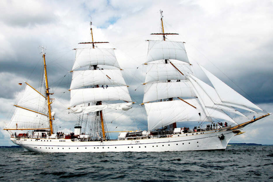 Ein Bild aus besseren Tagen: Die "Gorch Fock", das Segelschulschiff der Marine, fährt auf der Kieler Förde.