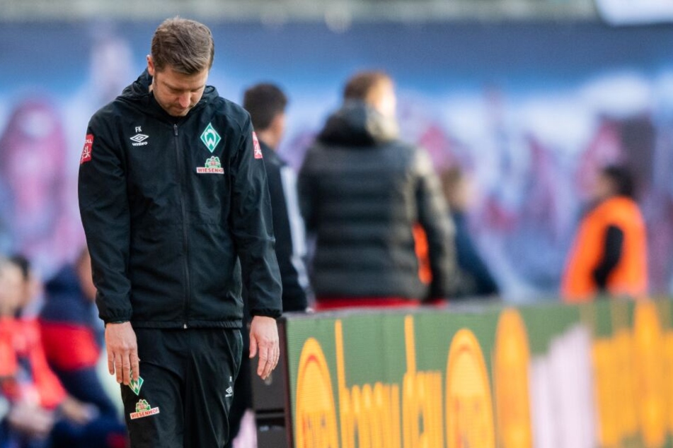 SVW-Trainer Florian Kohfeldt steht nach der achten Ligapleite in den letzten neun Partien niedergeschlagen in der Coachingzone.