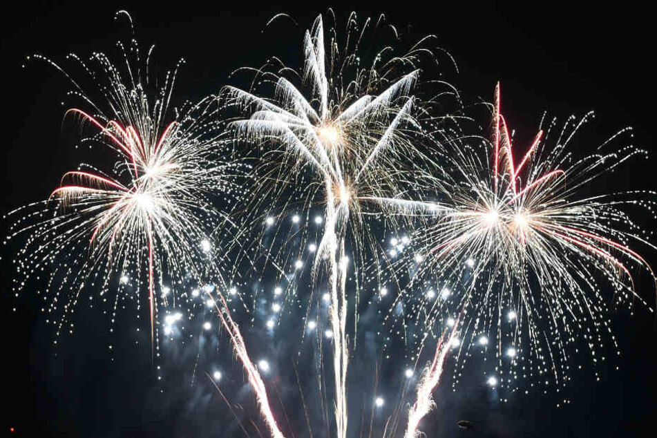 Feuerwerk an Silvester: Dichter Dunst könnte sich nach dem ersten Böllern bilden.