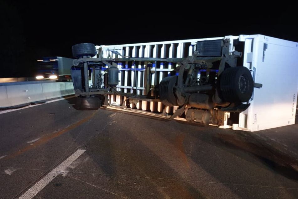 Der umgekippte Lkw.
