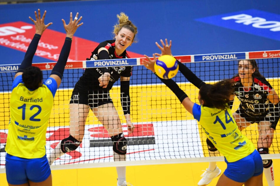 Maja Storck (2.v.l.) präsentierte sich in Top-Form und wurde als wertvollste Spielerin ausgezeichnet.