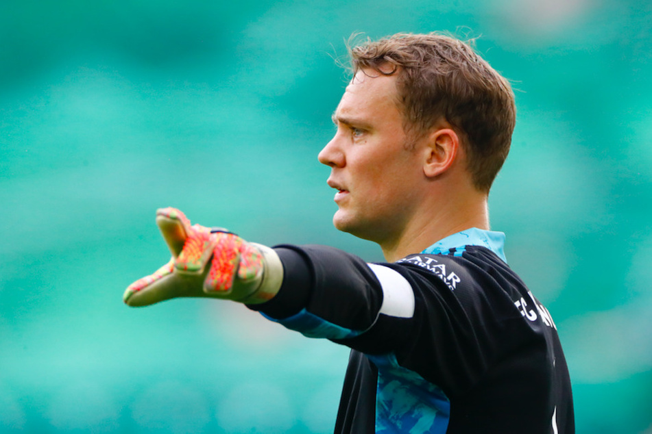 Torwart Manuel Neuer (34) von Bayern gestikuliert während eines Spiels.