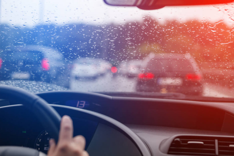 Am Montagmorgen sind besonders viele Menschen in NRW mit dem Auto unterwegs. (Symbolbild)