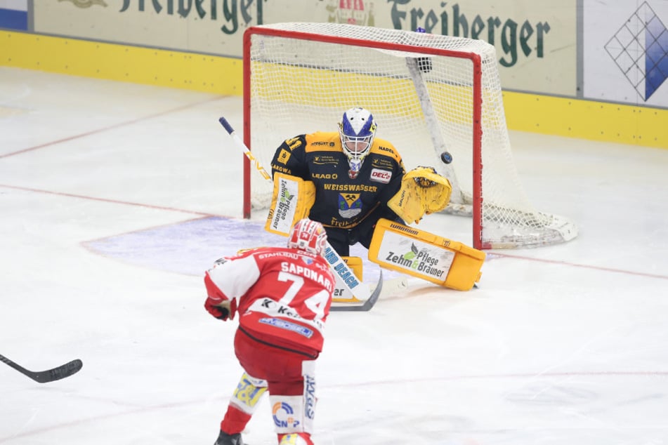 Vinny Saponari (35) hat für die Eispiraten bisher drei Tore gezielt.