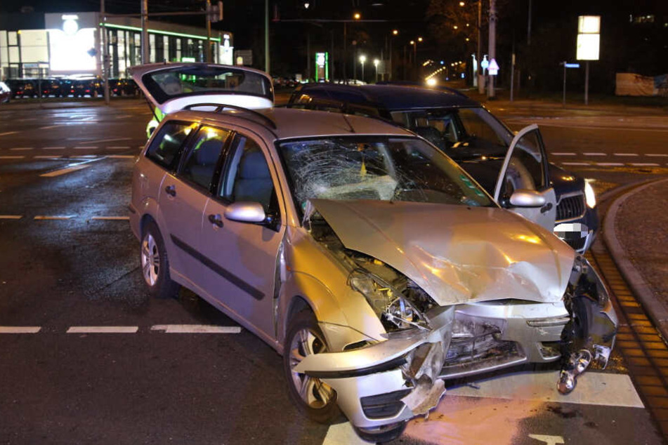 Auf der Richard-Lehmann-Straße ist es Mittwochabend zu einem schweren Unfall gekommen.