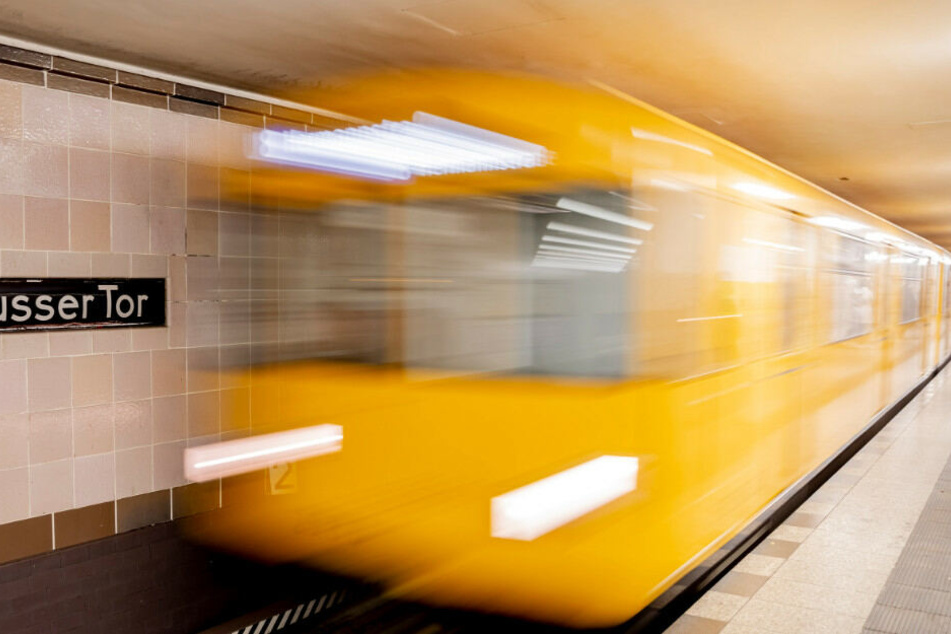 Der Betrunke ist zuvor aus dem U-Bahnhof verwiesen worden. (Symbolbild)