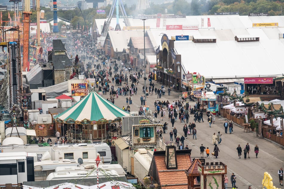 Tausende Menschen besuchten am letzten Tag das 178. Cannstatter Volksfest.