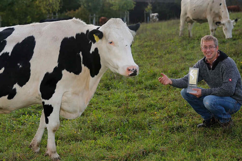 Für seine 48 Milchkühe will der Biobauer in seinem Hof eine eigenen Molkerei 
bauen.