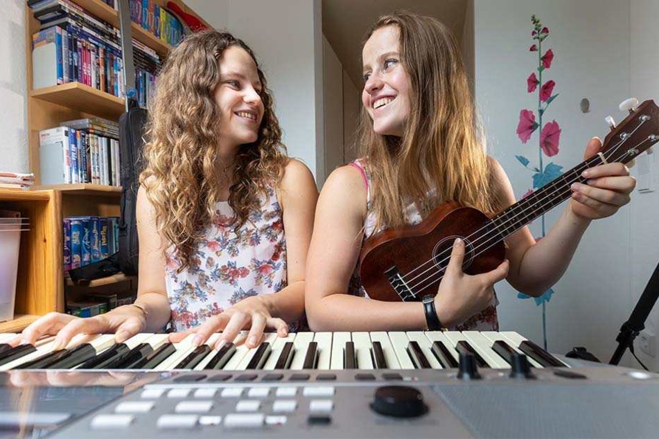 So kennen die Fans ihre zwei Lieblinge: Gemeinsam musizieren die Schwestern.