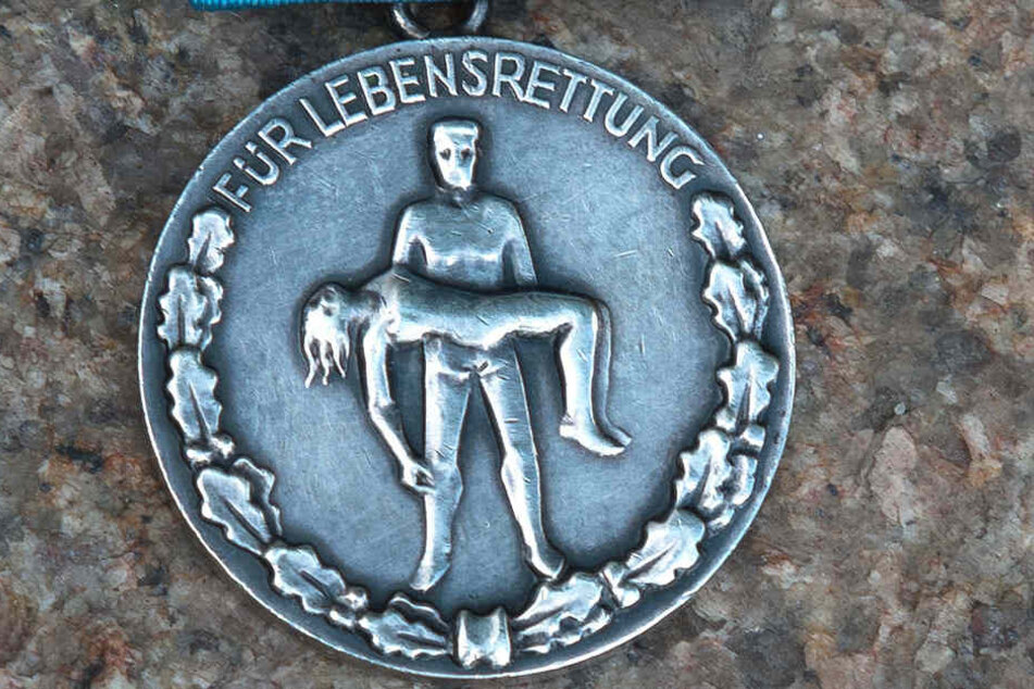 1968 wurde Valentin wenige Monate nach der Rettung für seine Heldentat ausgezeichnet.
