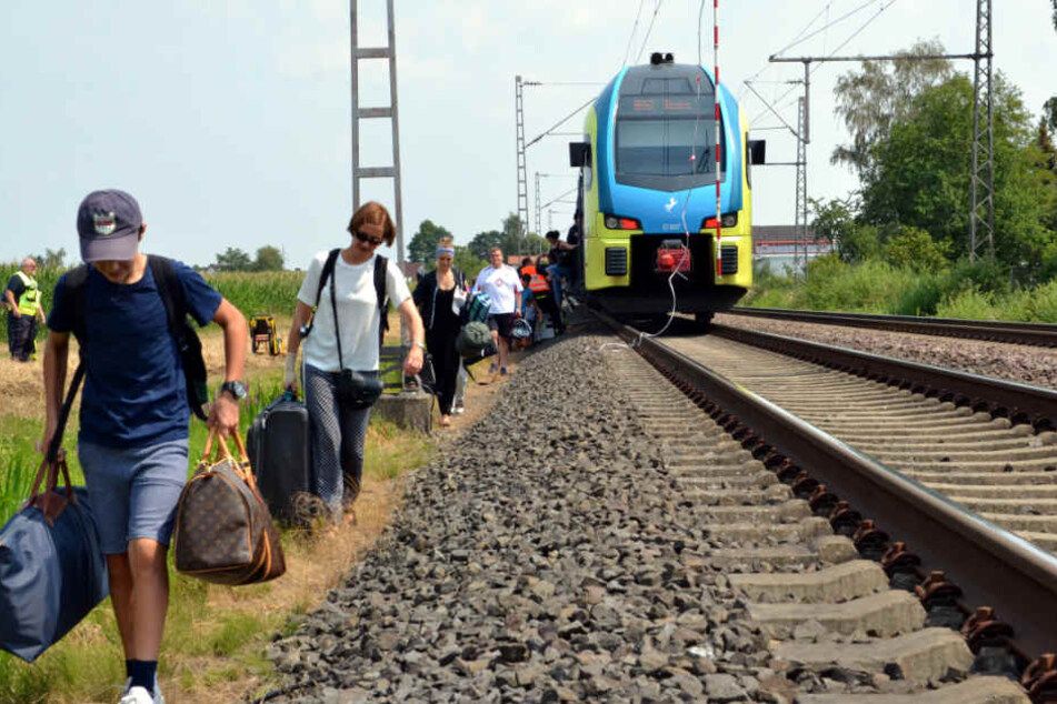 Rund 200 Passagiere mussten den Zug verlassen.