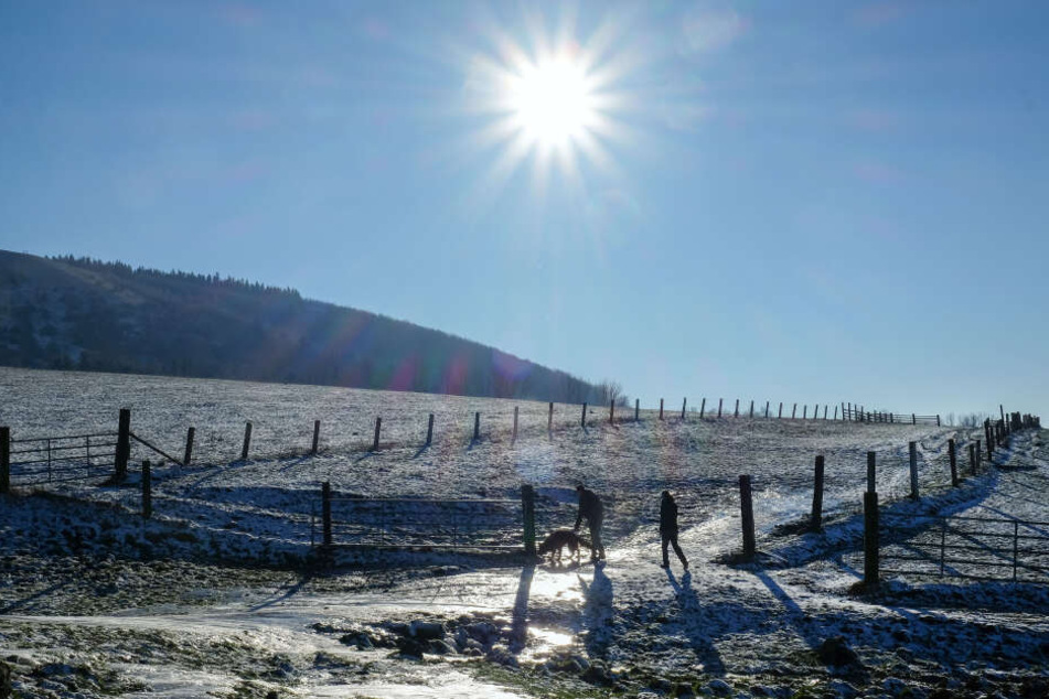 Die Höchsttemperaturen liegen voraussichtlich bei null Grad im Süden. (Symbolbild)