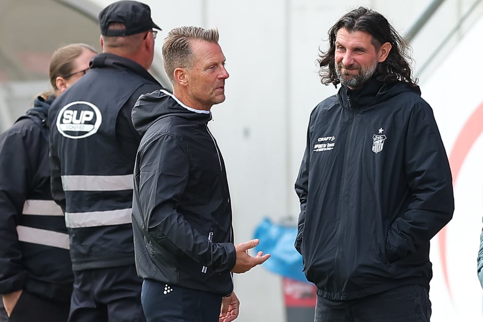 Rico Schmitt (55) und Robin Lenk (40, rechts) hätten die Schwäne am Freitag gerne auf dem Platz gesehen.