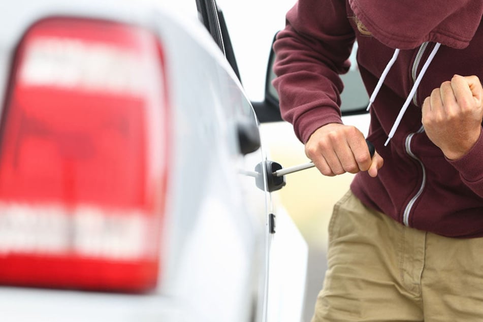 Die Diebe hatten gleich drei Fahrzeuge aus dem Autohaus geklaut (Symbolbild).