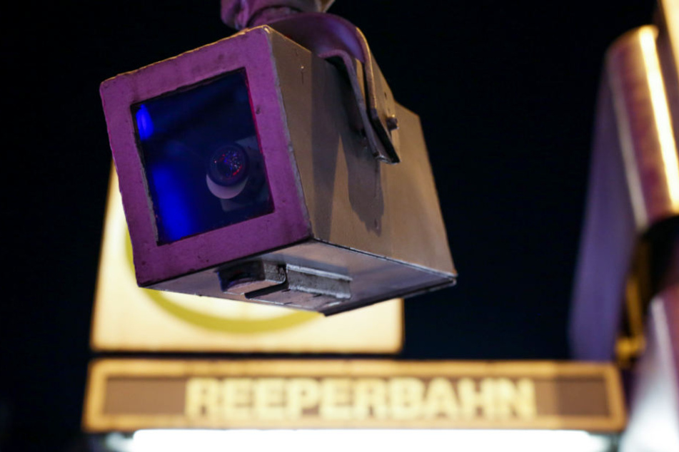 Sicherheitskameras an der Reeperbahn werden den Vorfall aufgenommen haben.