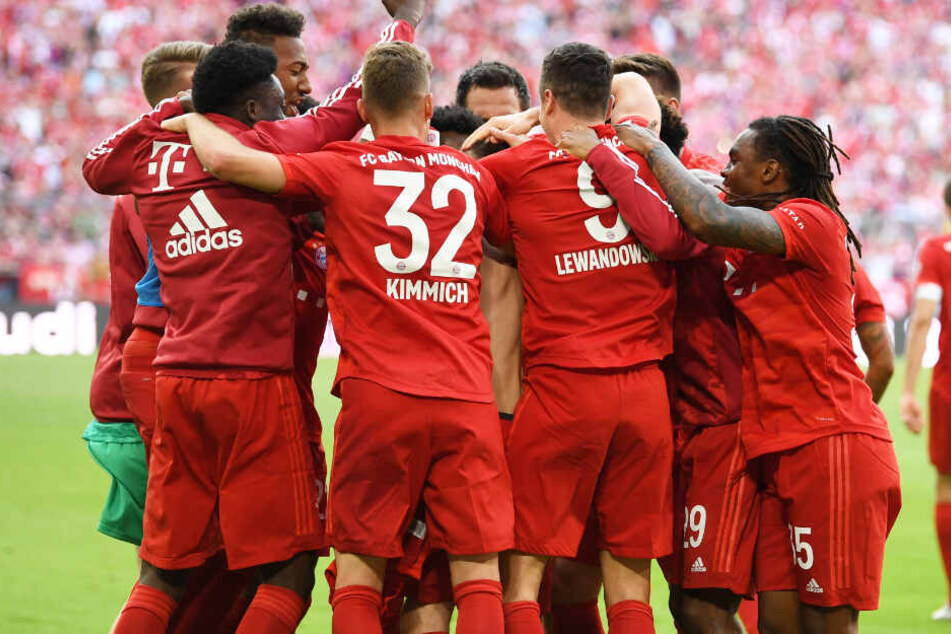 Der erste Titel der Saison ist perfekt: Der FC Bayern ist zum siebten Mal in Serie Deutscher Meister.
