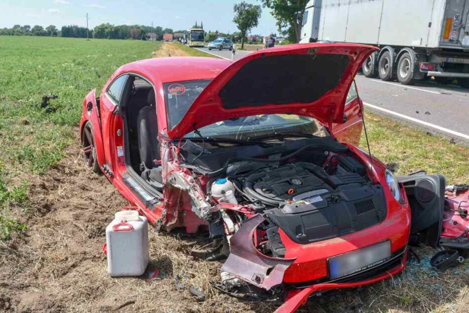 Der Aufprall war so heftig, dass die Beifahrerseite des Beetle abgerissen wurde.