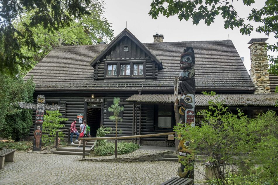 In der "Villa Bärenfett" des Museums informiert seit 1928 eine Ausstellung über das Leben der Indianer Nordamerikas.