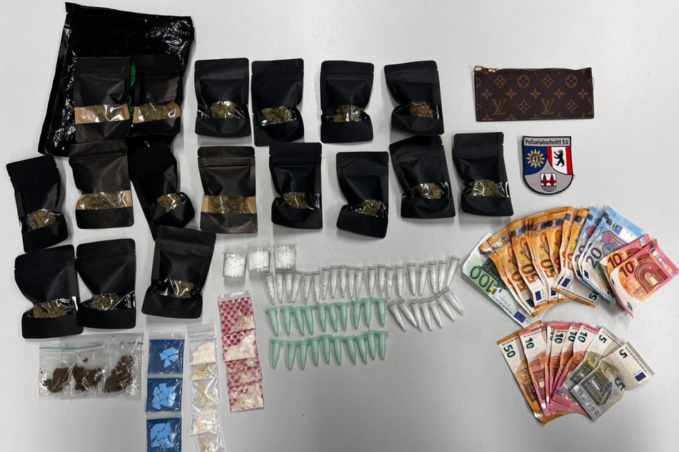 Die Polizei stellte unter anderem Marihuana, Kokain, Ecstasy und Bargeld sicher.