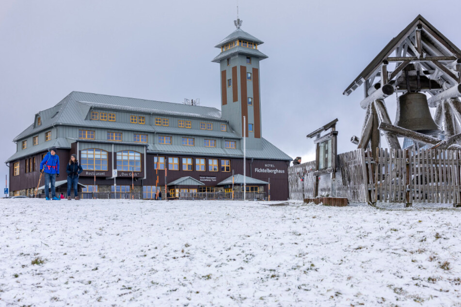 Auf dem Fichtelberg wird in der Heiligen Nacht eine Schicht Neuschnee erwartet.