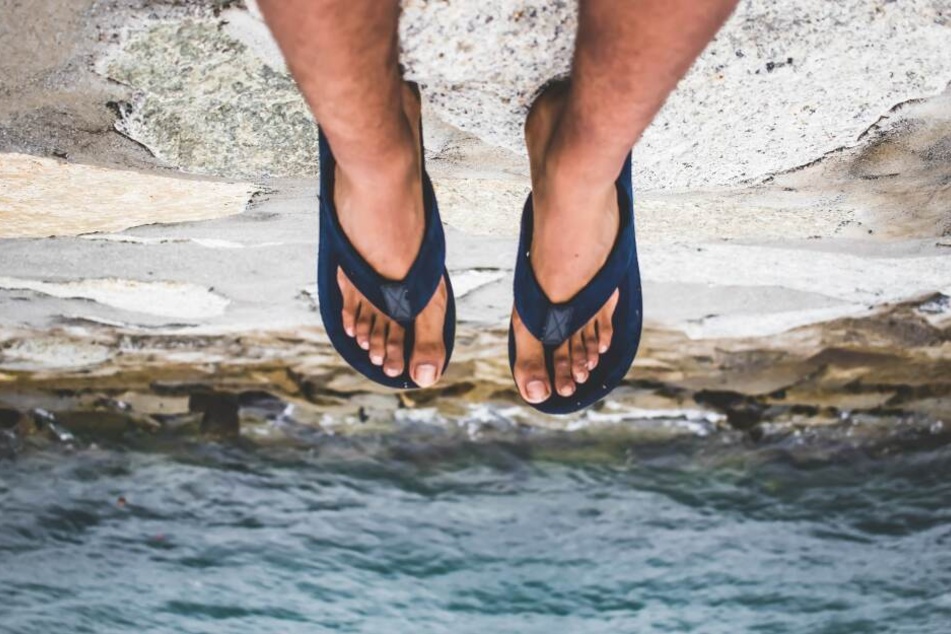 Sandalen trug der 21-Jährige seit über zehn Jahren nicht mehr. (Symbolbild)