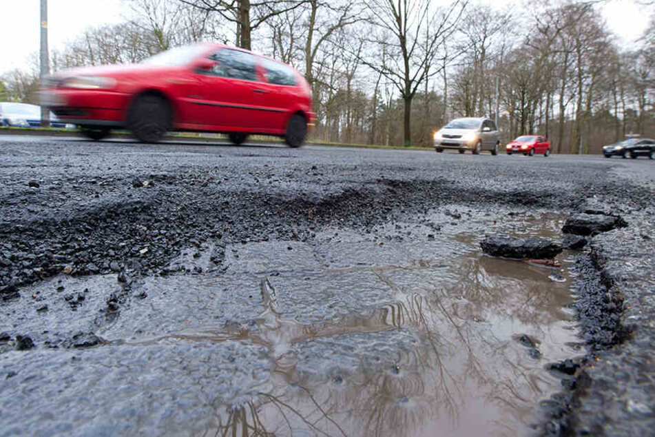 Viele Staatsstraßen in Sachsen sind nach wie vor in einem schlechten Zustand.