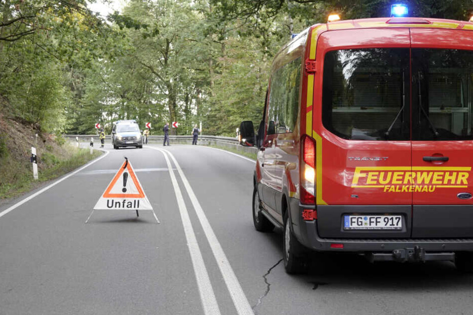 Die B173 musste wegen auslaufenden Öl gesperrt werden.