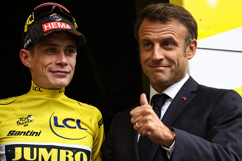 Jonas Vingegaard (l.) schaut etwas verlegen, während es Emmanuel Macron (45) sichtlich genießt, mit dem Top-Star der Tour de France fotografiert zu werden.