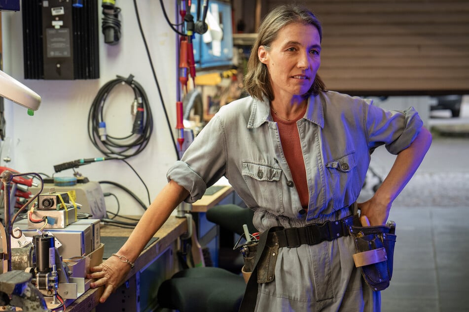 Eva Krüger (Katja Bürkle, 47) kennt alles und jeden.