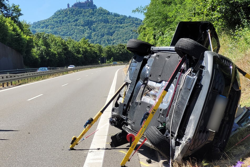 Bei dem Crash überschlug sich ein Fahrzeug. Hinterm Steuer soll der Abgeordnete gesessen haben.