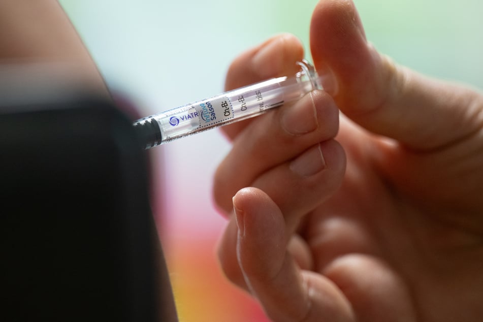 Impfungen schützten gegen schwere Verläufe von Influenza und Covid‑19. (Symbolbild)