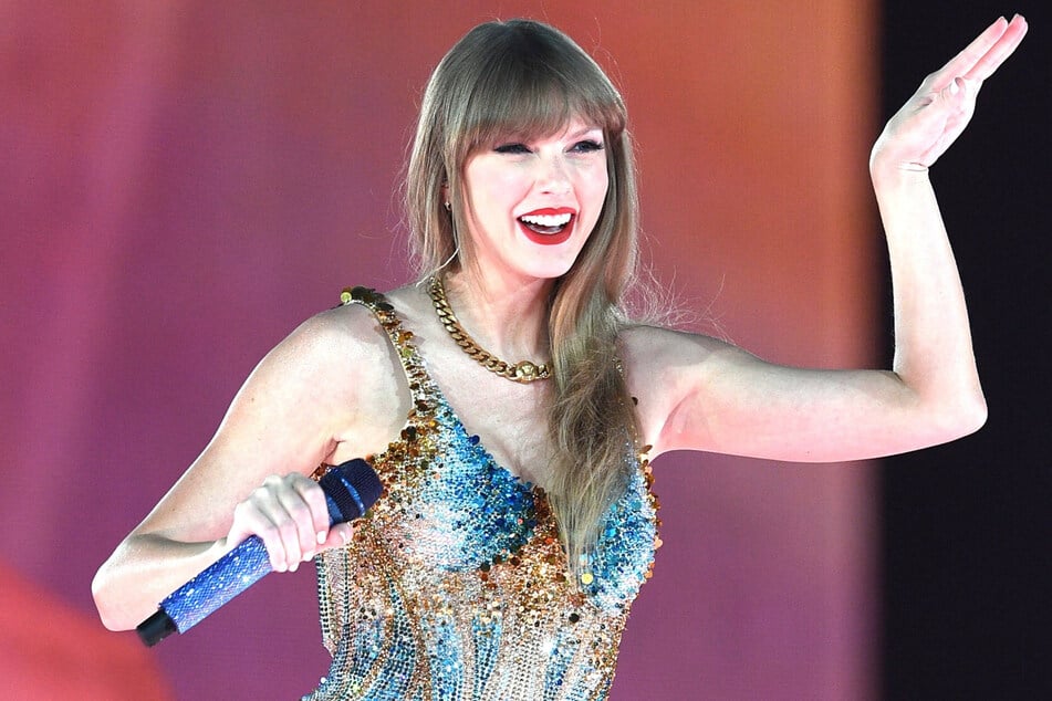 Mehr als 40.000 Fans feierten Taylor Swift (34) in Paris.