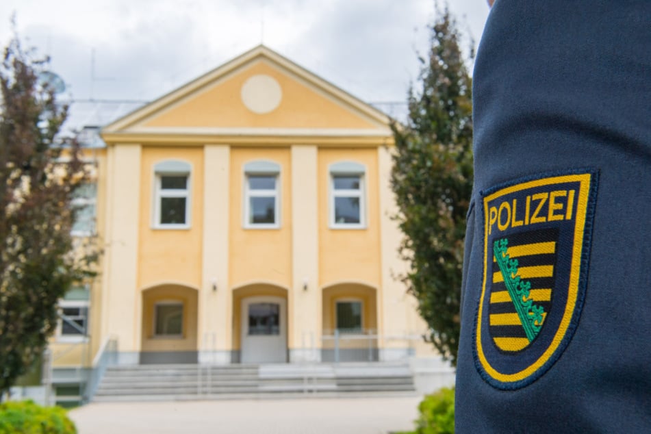 Bereits im März wurde gegen drei Polizeimeisteranwärter in Schneeberg wegen des Zeigens des Hitlergrußes ermittelt.