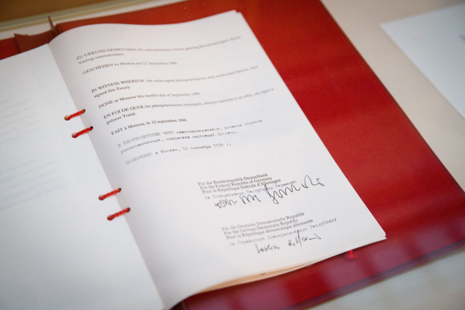 Der "Zwei-plus-Vier-Vertrag" machte 1990 den Weg für die Wiedervereinigung Deutschlands frei.