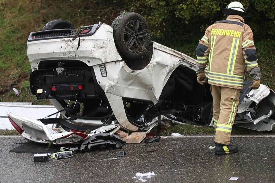 13-Jährige schleudert aus Audi: Zwei weitere Teenager schwerverletzt!