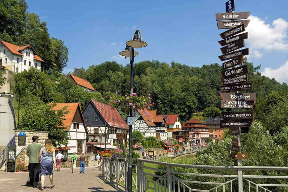 Anwohner im Kurort Rathen fürchten den Baustellenverkehr im Ort, wenn die Felsenbühne bis 2022 zur Baustelle wird.
