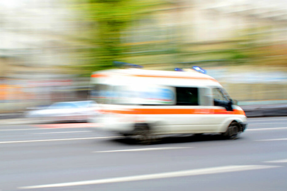 Die Sanitäter kamen, um die Frau zu retten und wurden von ihr attackiert. (Symbolbild)