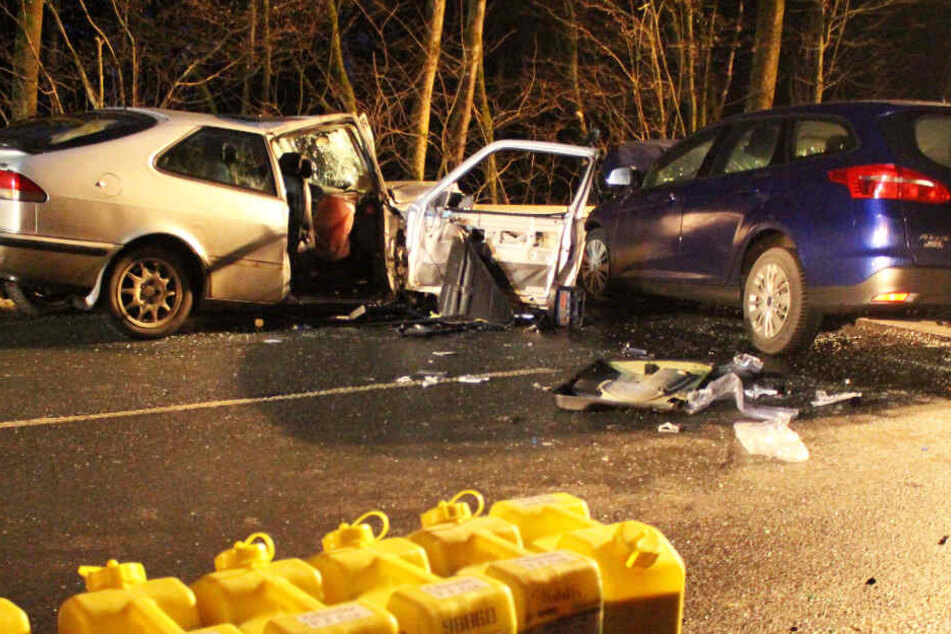 Auf der Staatsstraße 2163 in Bayern ist es zu einem schweren Unfall gekommen.