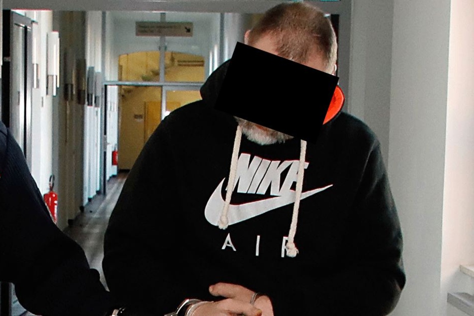 Lars F. (42) steht seit gestern als Serien-Einbrecher vor Gericht.
